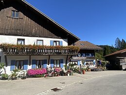 Nagelfluhhaus Hirsch