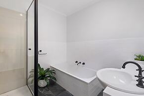 Sleek 2-bed Terrace Near Local Parks