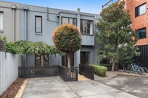 Sleek 2-bed Terrace Near Local Parks