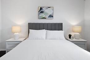 Sleek 2-bed Terrace Near Local Parks