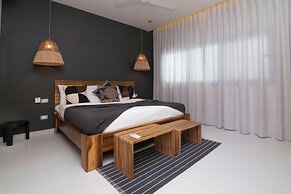 Luxury Hills Aparthotel