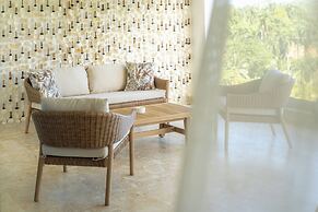 Luxury Hills Aparthotel