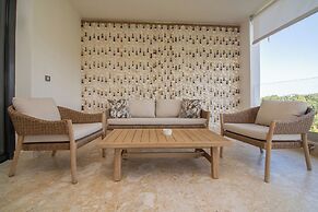Luxury Hills Aparthotel