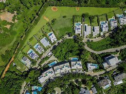 Luxury Hills Aparthotel