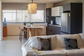 Luxury Hills Aparthotel