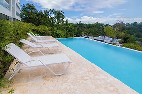 Luxury Hills Aparthotel
