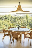Luxury Hills Aparthotel