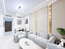 Luxury 1BR w/ Balcony & Burj Khalifa View