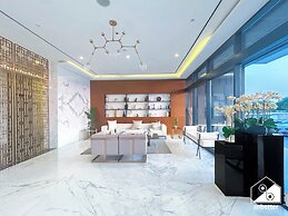 Luxury 1BR w/ Balcony & Burj Khalifa View