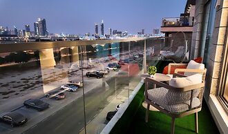Luxury 1BR w/ Balcony & Burj Khalifa View