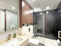 Luxury 1BR w/ Balcony & Burj Khalifa View