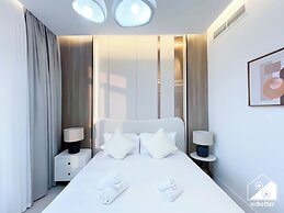 Luxury 1BR w/ Balcony & Burj Khalifa View