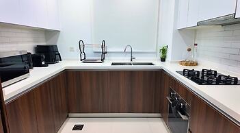 Luxury 1BR w/ Balcony & Burj Khalifa View