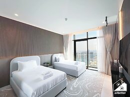 Luxurious 3BR Canal View Apartment Pool + Gym
