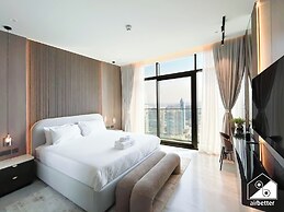 Luxurious 3BR Canal View Apartment Pool + Gym