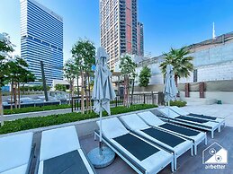 Luxurious 3BR Canal View Apartment Pool + Gym