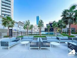 Luxurious 3BR Canal View Apartment Pool + Gym