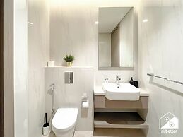 Luxurious 3BR Canal View Apartment Pool + Gym