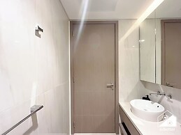 Luxurious 3BR Canal View Apartment Pool + Gym