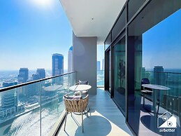Luxurious 3BR Canal View Apartment Pool + Gym