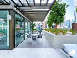 Luxurious 3BR Canal View Apartment Pool + Gym