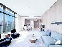 Luxurious 3BR Canal View Apartment Pool + Gym