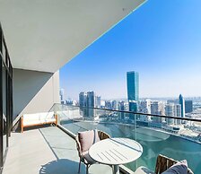 Luxurious 3BR Canal View Apartment Pool + Gym