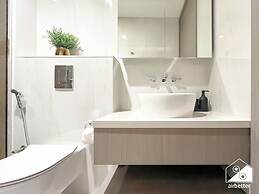 Luxurious 3BR Canal View Apartment Pool + Gym