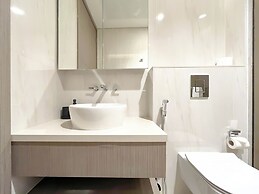 Luxurious 3BR Canal View Apartment Pool + Gym