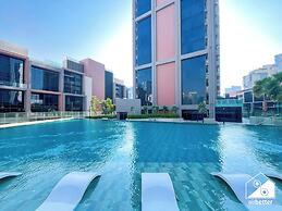 Luxurious 3BR Canal View Apartment Pool + Gym