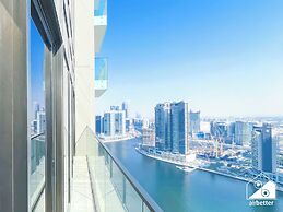 Luxurious 3BR Canal View Apartment Pool + Gym