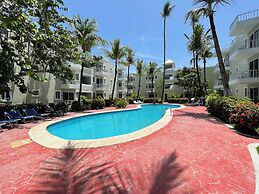 STUDIOS POOL AND BEACH