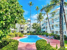 STUDIOS POOL AND BEACH