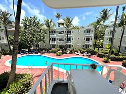 STUDIOS POOL AND BEACH