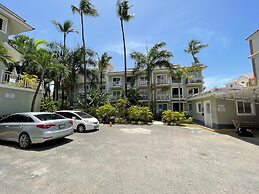 STUDIOS POOL AND BEACH