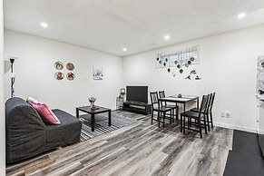 Charming Basement Suite With Parking & Laundry