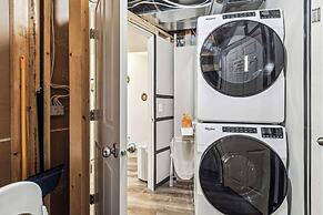 Charming Basement Suite With Parking & Laundry
