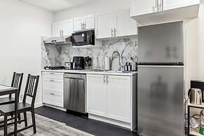 Charming Basement Suite With Parking & Laundry