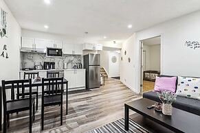Charming Basement Suite With Parking & Laundry