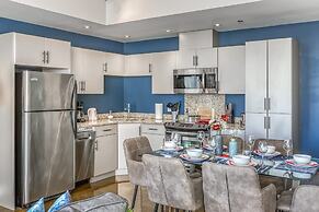 Stylish Condo With Balcony in Downtown Calgary