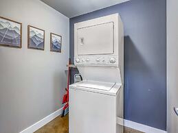 Stylish Condo With Balcony in Downtown Calgary
