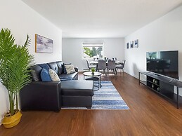 Charming Pet-friendly Summer Stay w/ Parking