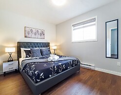 Charming Pet-friendly Summer Stay w/ Parking