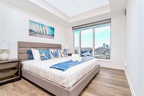 High Rise Condo w Balcony & Breathtaking Views