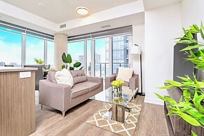 High Rise Condo w Balcony & Breathtaking Views