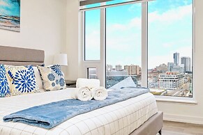High Rise Condo w Balcony & Breathtaking Views
