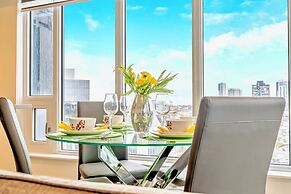 High Rise Condo w Balcony & Breathtaking Views
