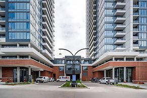 Newly Built Modern Condo w Balcony & City Views