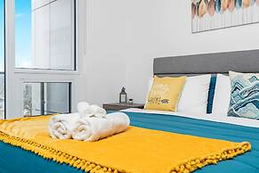 Newly Built Modern Condo w Balcony & City Views