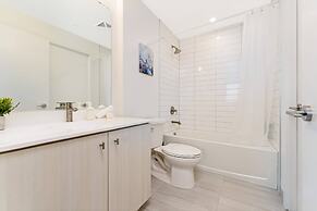 Newly Built Modern Condo w Balcony & City Views